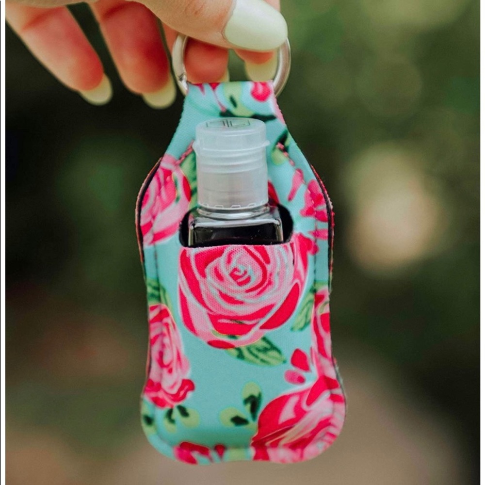 🍍5 for $25🍍🌺Hand sanitizer or air pods holder🌺